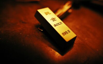 Ouro pode atingir 5000 dólares devido a riscos geopolíticos e monetários