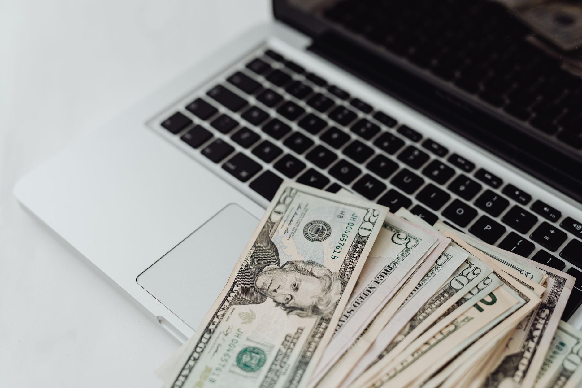 Mesa Proprietária Instant Funding: Sem Desafio, Vale a Pena?